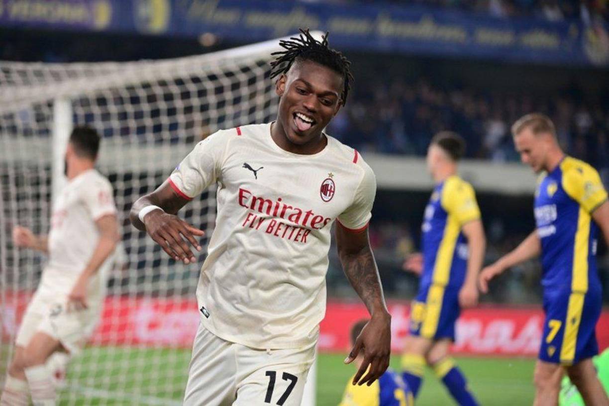 El AC Milan está analizando el poder renovar a su figura Rafael Leao. El portugués pasaría de cobrar 1.5 millones de euros por temporada a recibir 7 millones por curso.