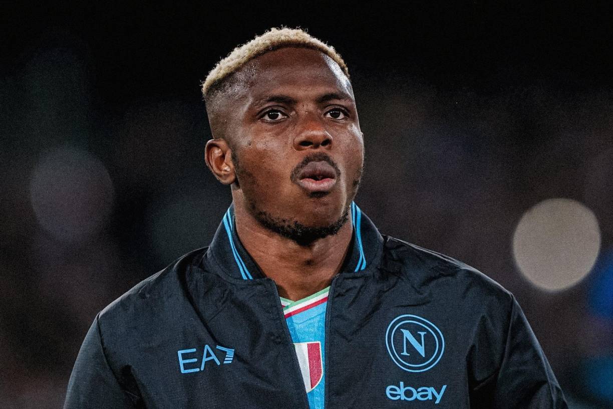 Informa La Gazzetta dello Sport, el Chelsea está preparado para pagar la cláusula de rescisión de Victor Osimhen, que ya avisó que se va del Napoli. Su cláusula es de unos 120-130 millones de euros.