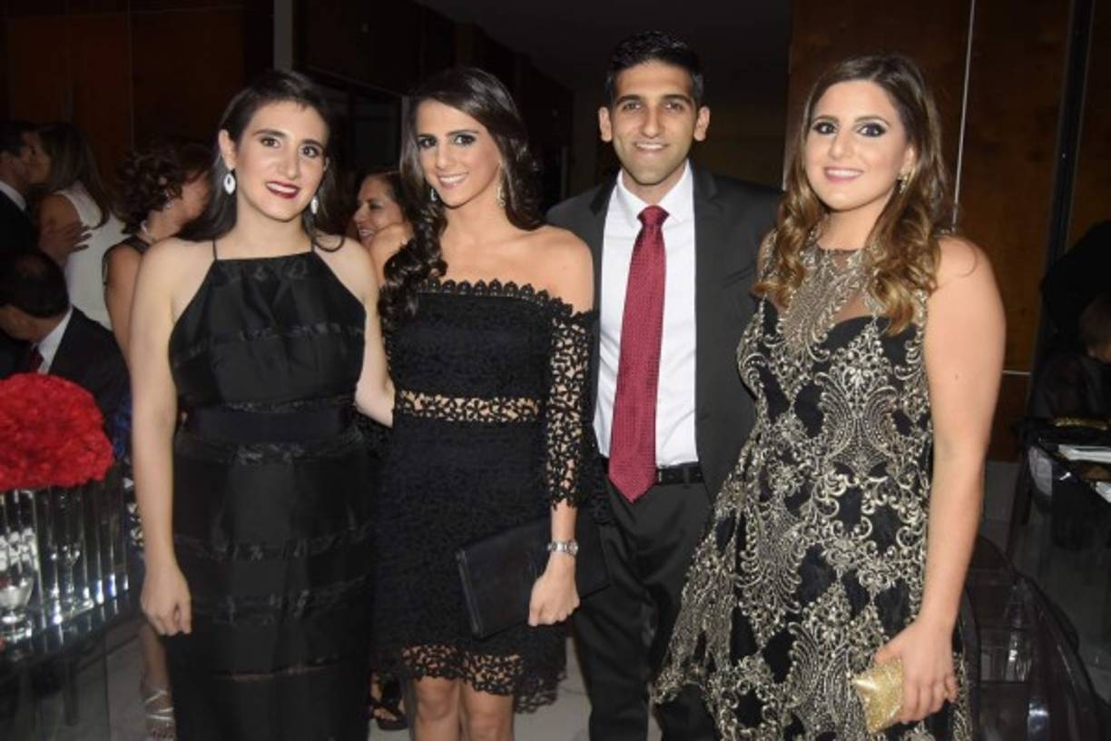 Sofía Chahín con Carol, Gali y Diana Zummar.