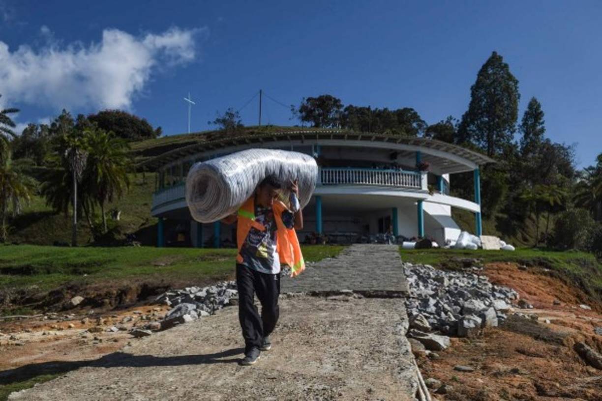 El jardinero abrió un restaurante bar y un campo de paintball, además ofrecía narcotours para turistas y nacionales con el objetivo de conseguir un sustento para su familia.