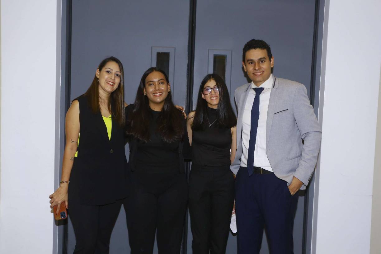 Marcela Fernández, Ana Enamorado, Cindy Cáceres y Eduardo Venegas