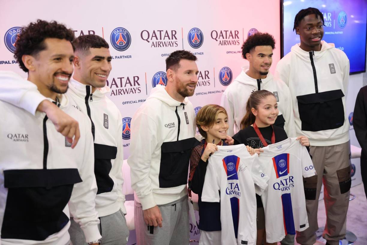 Previo a la sesión de entrenamiento, el PSG realizó una actividad de Meet and Greet, donde los jugadores saludaron a algunos fans del equipo.