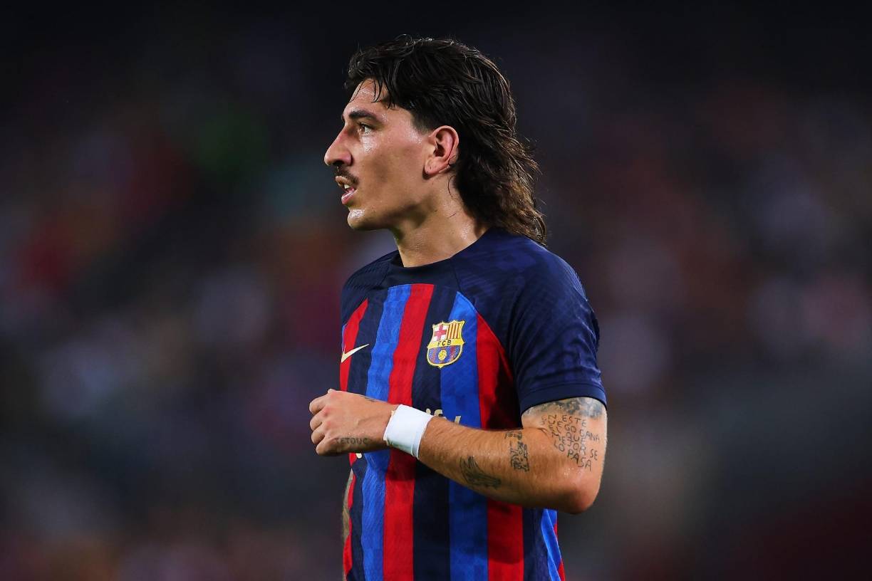 Ante la inminente salida de Pedro Porro al Tottenham, la opción de que Héctor Bellerín recale en el Sporting de Lisboa coge aún más fuerza. Mundo Deportivo informa que no hay negociaciones del Barcelona para ampliar el contrato del lateral, quien ya está barajando otras opciones para continuar su carrera.