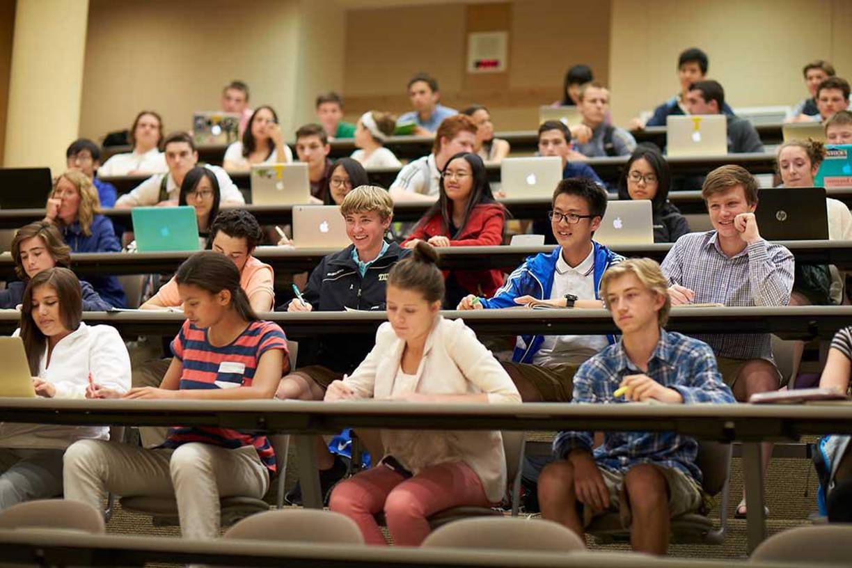 La documentación deberá mostrar que sí puede pagará todos los costos de educación y vida durante el programa, y deberá llevar documentación que respalde su intención de salir de EE.UU. una vez que finalice sus estudios.