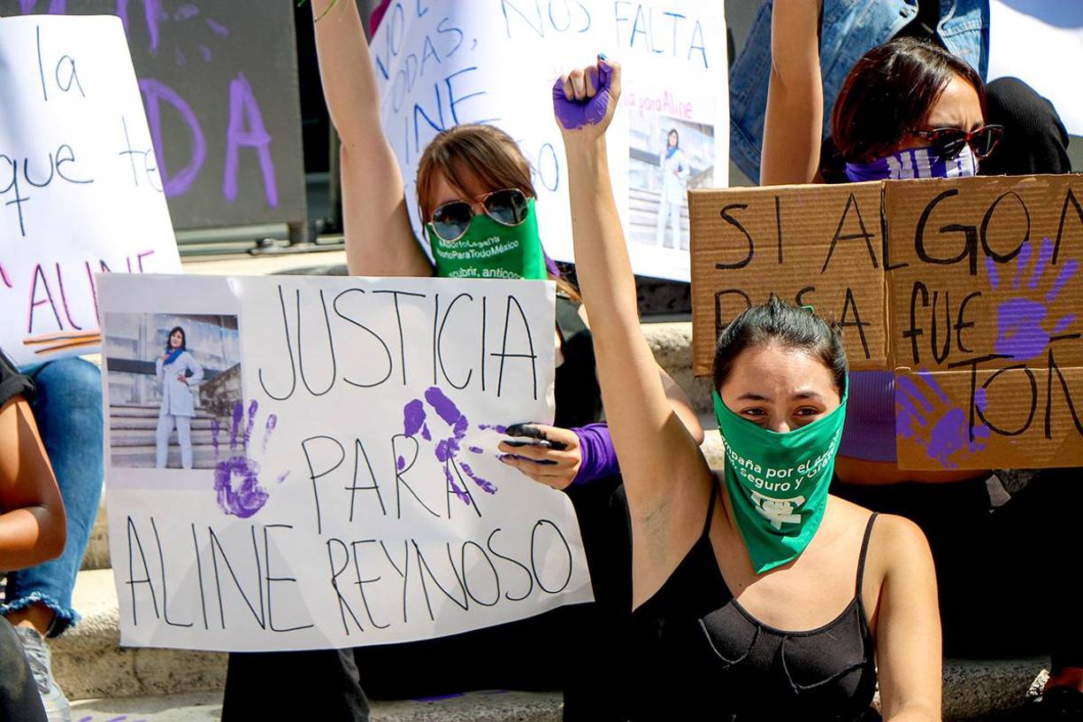 Los seres queridos de la joven médica expresaron su preocupación ante la posibilidad de que el presunto responsable, quien actualmente se encuentra bajo custodia, pueda obtener su libertad debido a la influencia y el poder económico de su familia, oriunda de Veracruz. 