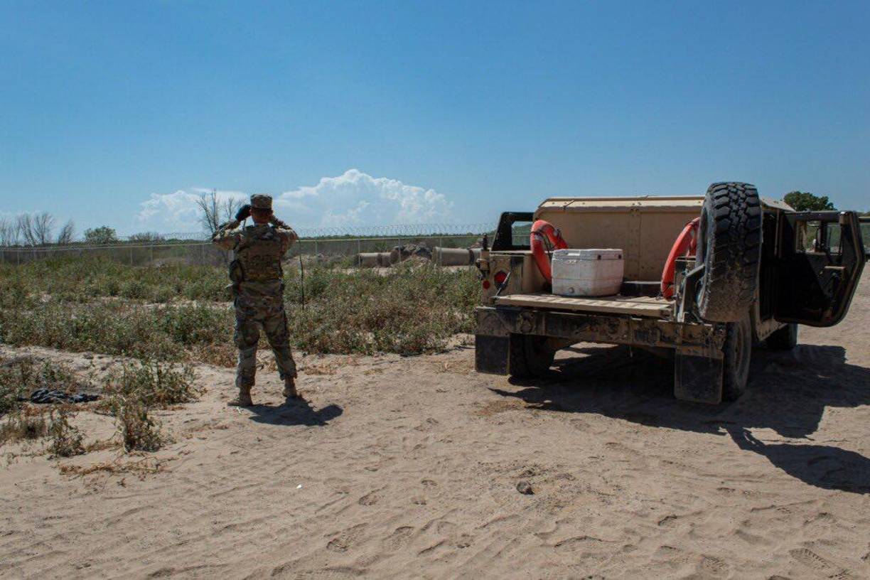 Abbott ordenó el despliegue de la Guardia Nacional por la crisis migratoria y los facultó para expulsar a los indocumentados enviándolos de regreso a la frontera con México.
