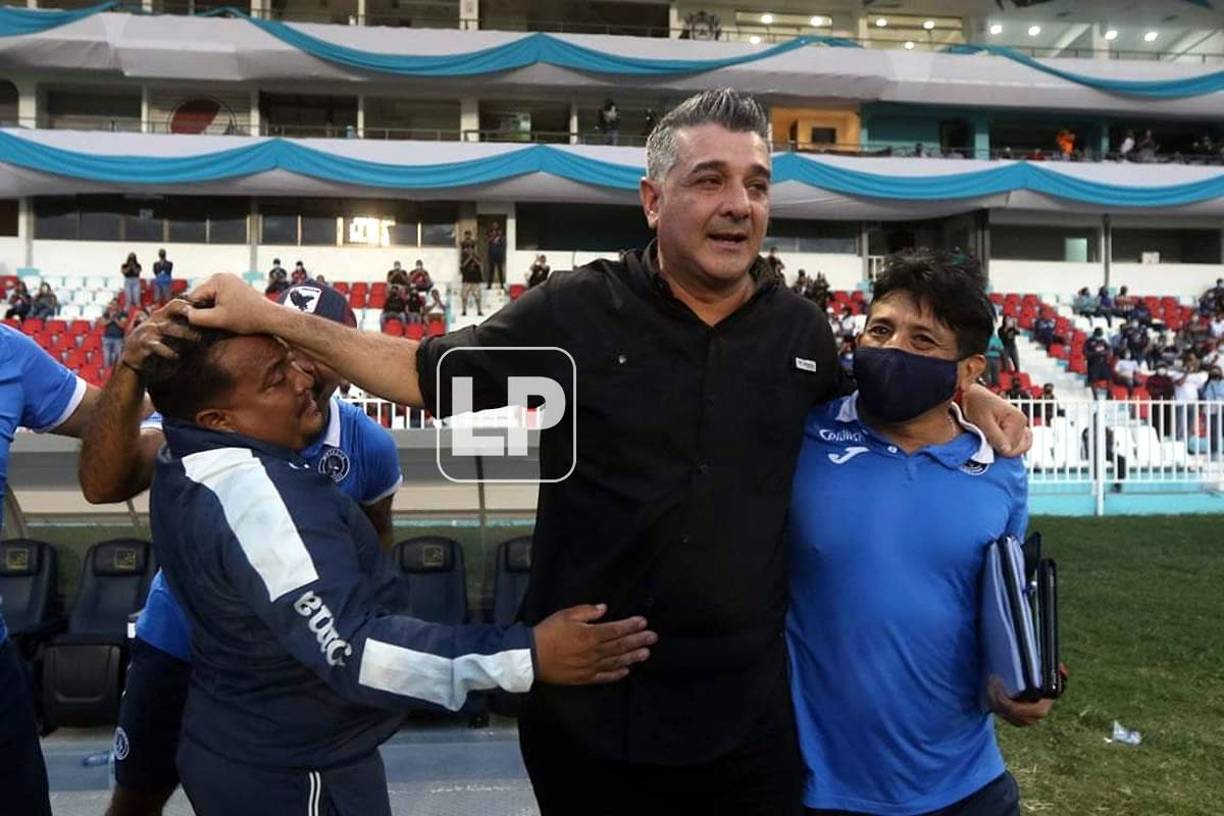 Diego Vázquez estaba muy emocionado en su último partido con el Motagua.