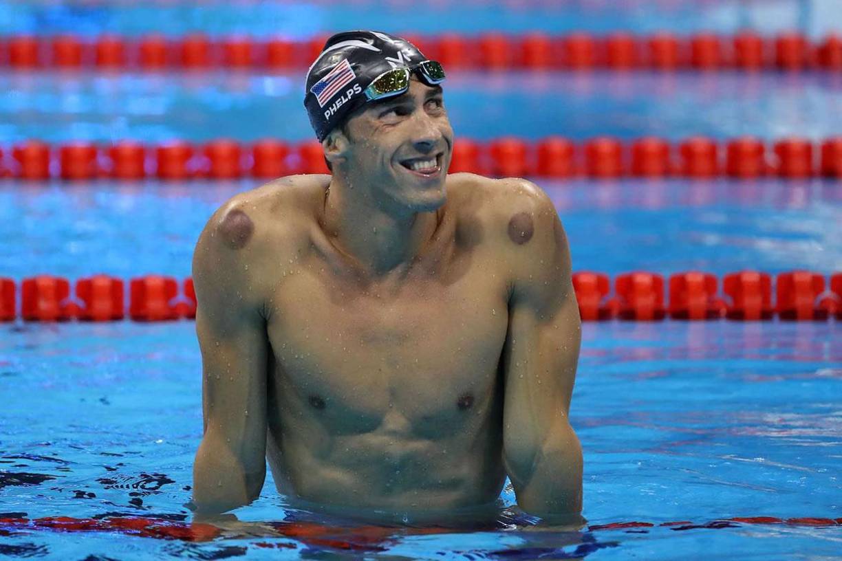 1. Michael Phelps (natación) - Récord de deportista con más medallas olímpicas, 28. De ellas 23 son de oro y ganó ocho en los Juegos Olímpicos de Beijing en 2008.