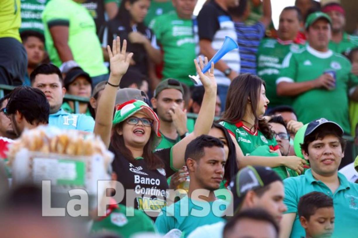 Los seguidores del Marathón vivieron una fiesta en las gradas.