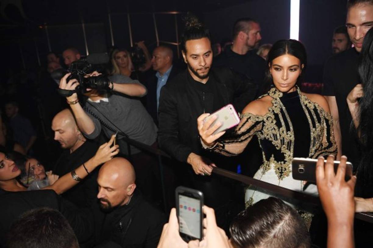 En el evento se mantuvo alejada de los cócteles, aún cuando el bar tenía todas opciones saludables