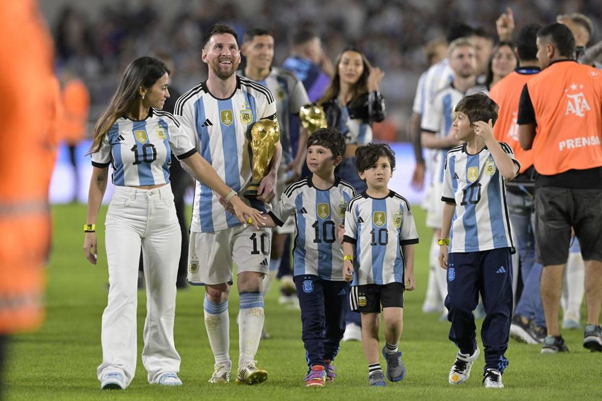 Los hijos de Messi y Antonela disfrutaron de los festejos.