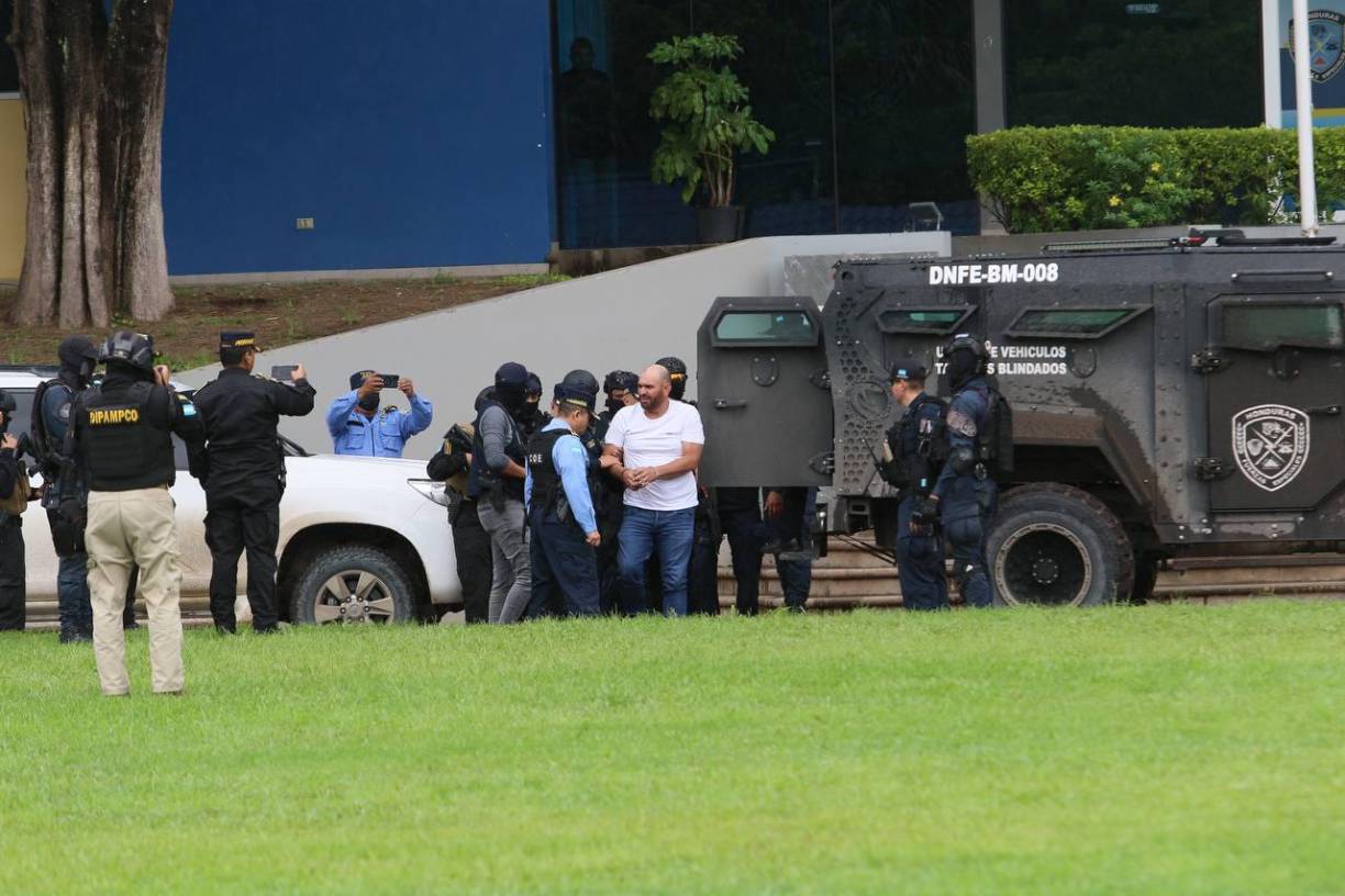 El curioso gesto de Mario “Cubeta” Cálix tras bajarse del Black Mamba