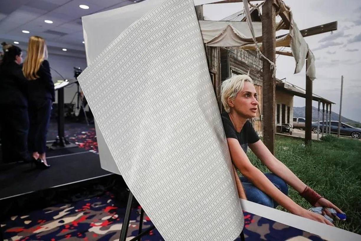 Durante el rodaje de la película ‘Rust’ en octubre de 2021, Baldwin apuntó a la directora de fotografía con un arma de utilería que contenía una bala real que impactó mortalmente en Hutchins.