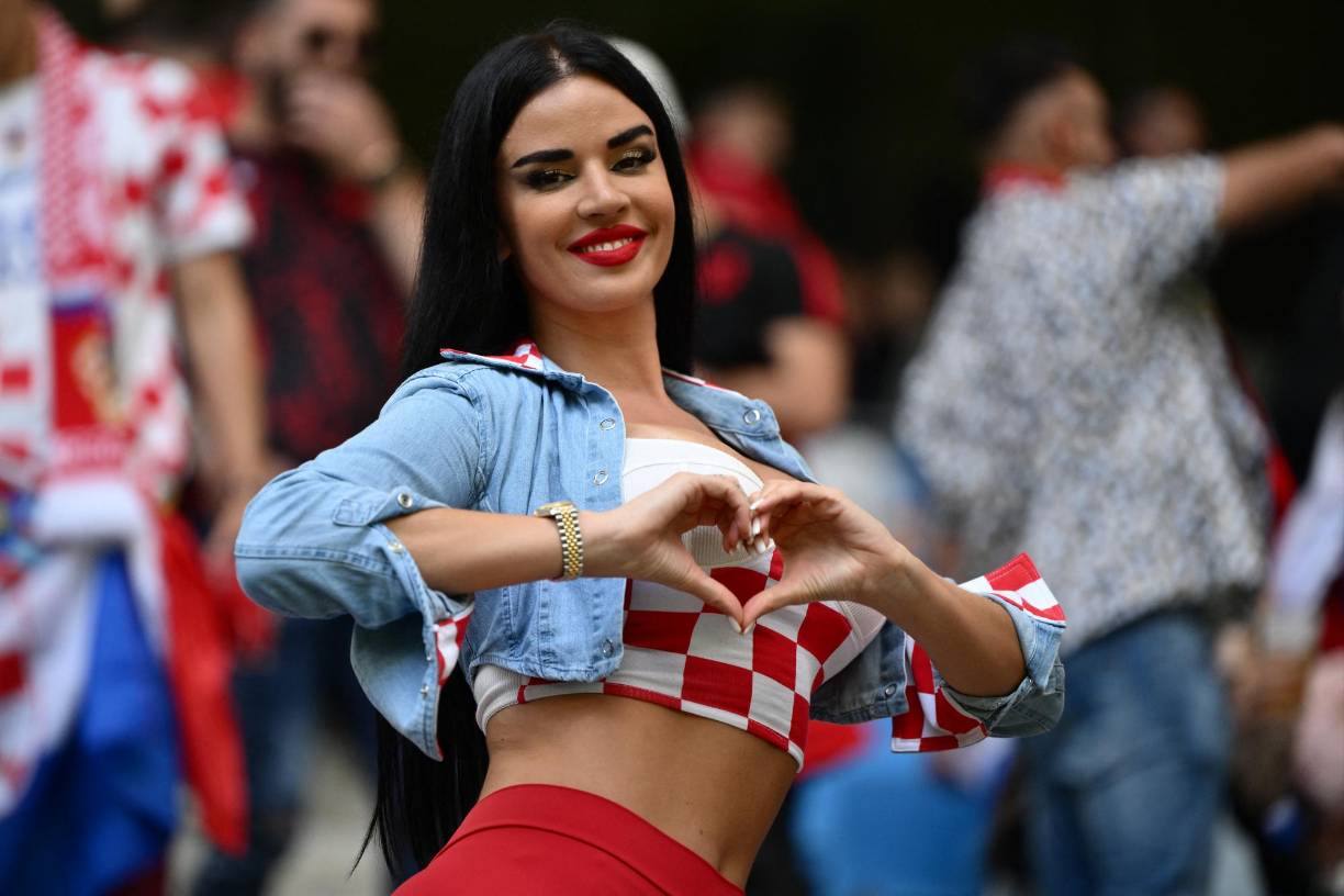 Lució espectacular en las gradas del estadio Volksparkstadion de Hamburgo, Alemania.