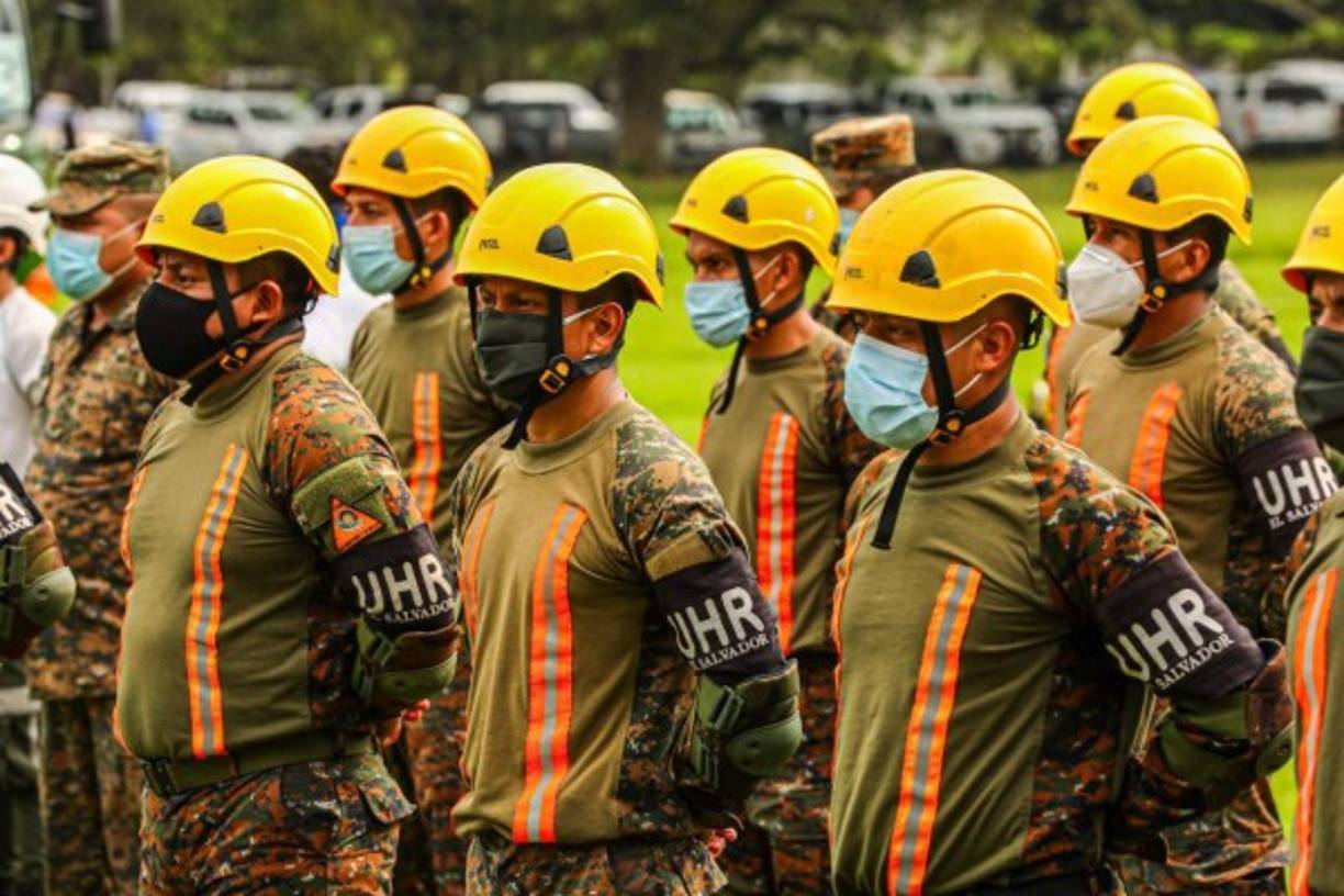 Bukele también envió 100 rescatistas a Honduras y otros 100 a Guatemala para sumarse a las labores de salvamento tras la devastación causada por Eta en ambos países.