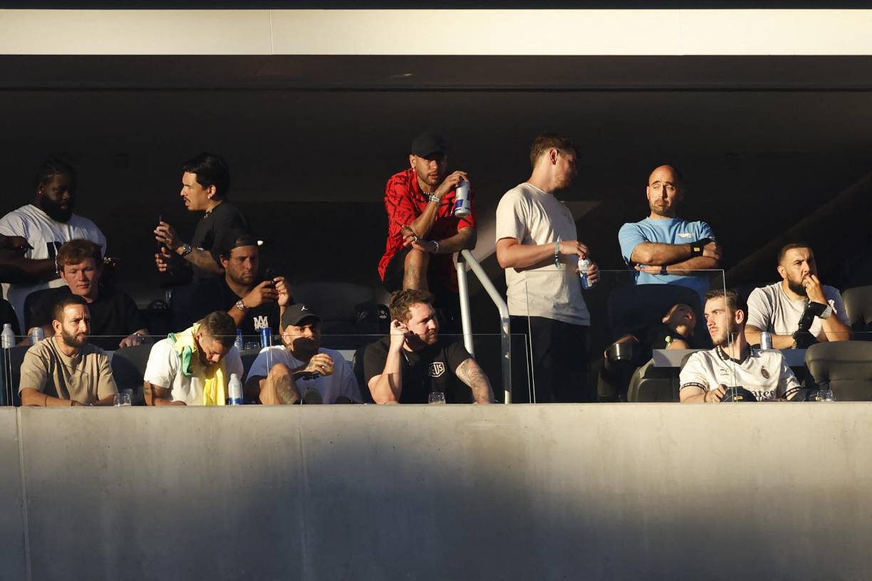Neymar fue un espectador de lujo en el SoFi Stadium de Inglewood, California.