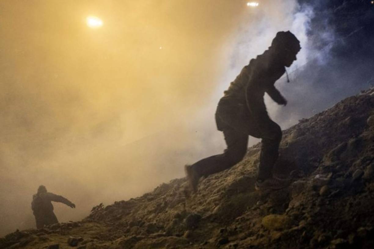 Los centroamericanos empezaron a reunirse cerca de las 11 de la noche del lunes (04H00 GMT del martes) en la zona de Playas de Tijuana, en el Pacífico y desde donde los migrantes suelen intentar cruzar ilegalmente a Estados Unidos.