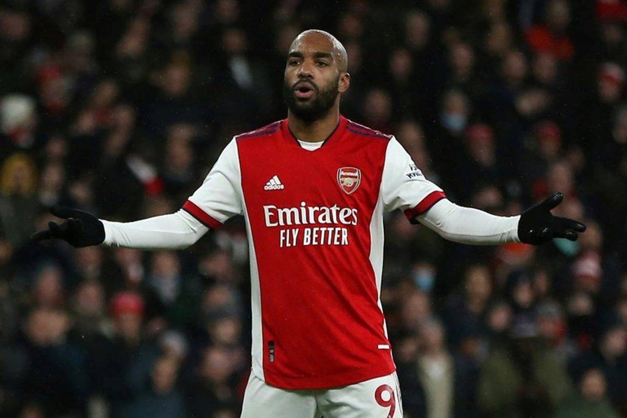 Alexandre Lacazette difícilmente seguirá en el Arsenal. Termina contrato el próximo 30 de junio y su futuro apunta lejos de Londres. “Estoy en negociaciones con muchos clubes. Estoy abierto”, confesó en el Canal Plus Francia. 