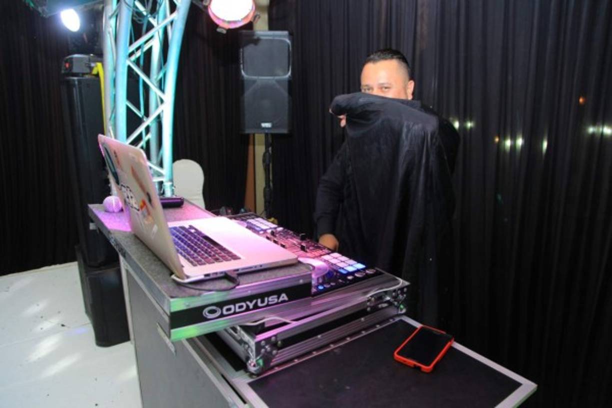 Allan Vallecillo ofreció lo mejor en ritmos juveniles.