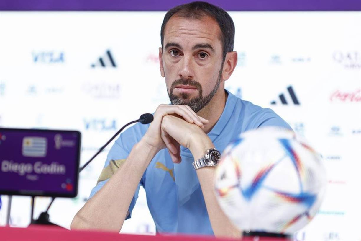 El defensa uruguayo Diego Godín se retira este domingo del fútbol profesional, cuando su equipo, Vélez Sarsfield, visite a Huracán en la vigésima séptima jornada de la Liga argentina de fútbol, le confirmaron a la Agencia EFE fuentes del club argentino.
