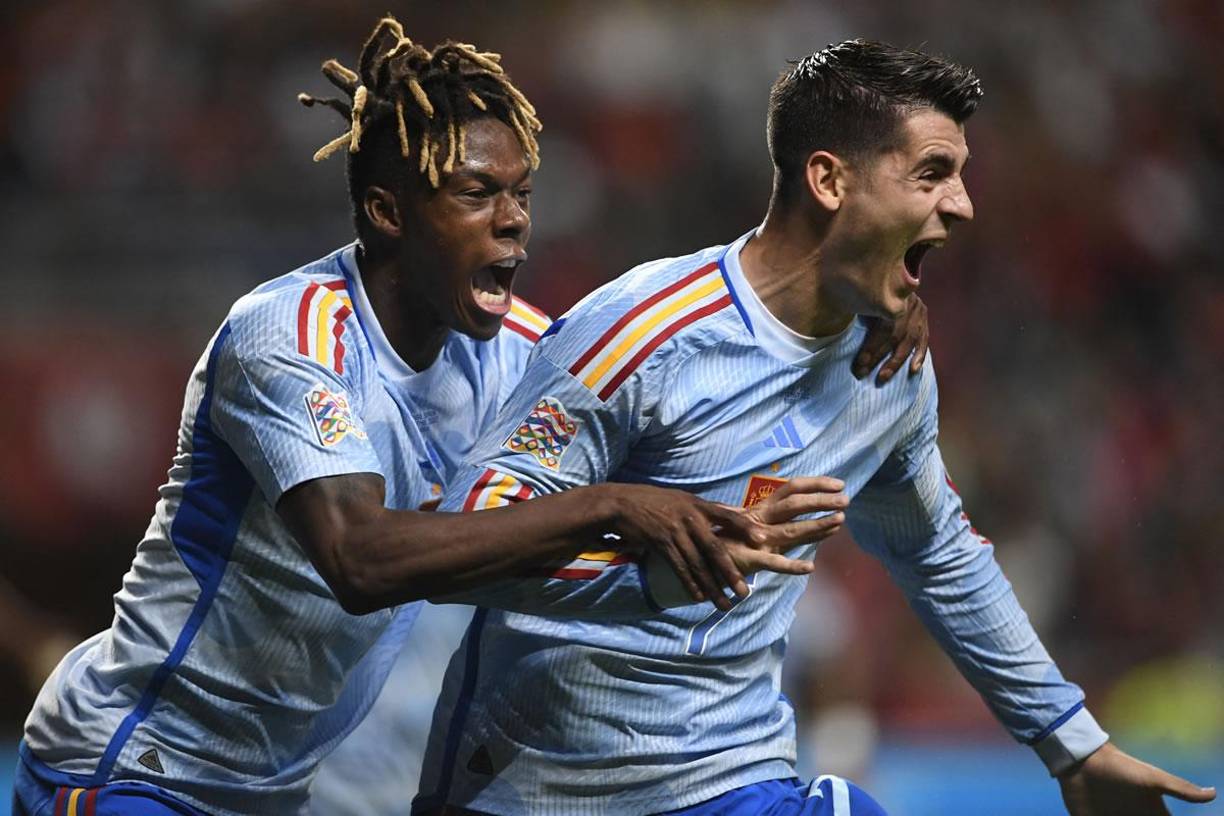 La euforia de Álvaro Morata y Nico Williams, quien dio la asistencia del gol.