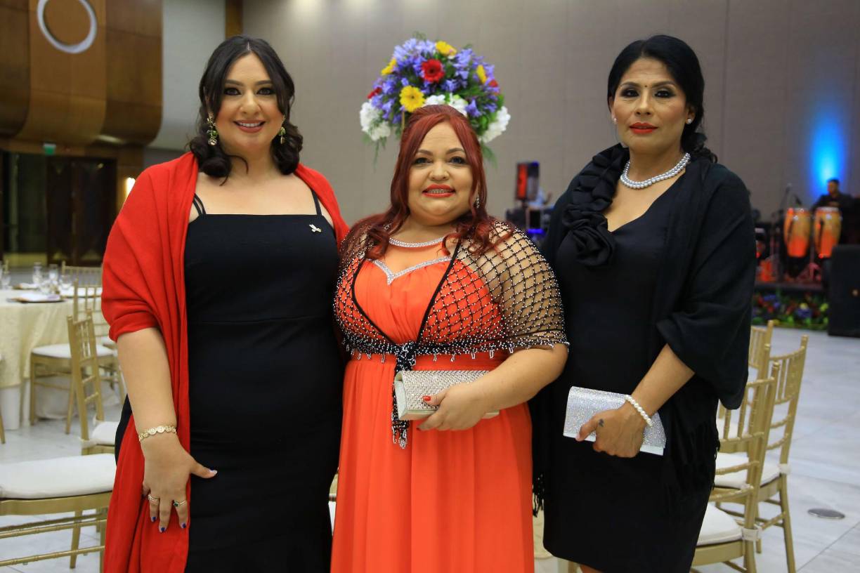 Favi de Ahmad, Ana Recinos y Norma Ramírez