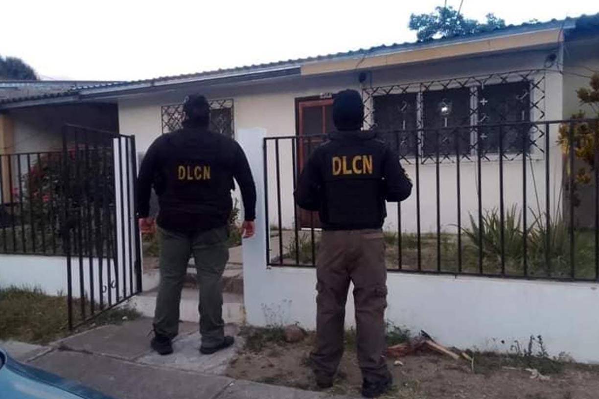 Afuera de la vivienda se había colocado un rótulo que decía: “Bio-Lab Laboratorio”.