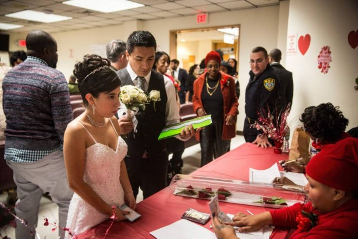 Esta pareja de latinos decidió casarse en una fecha tan señalada en Newark, EUA.