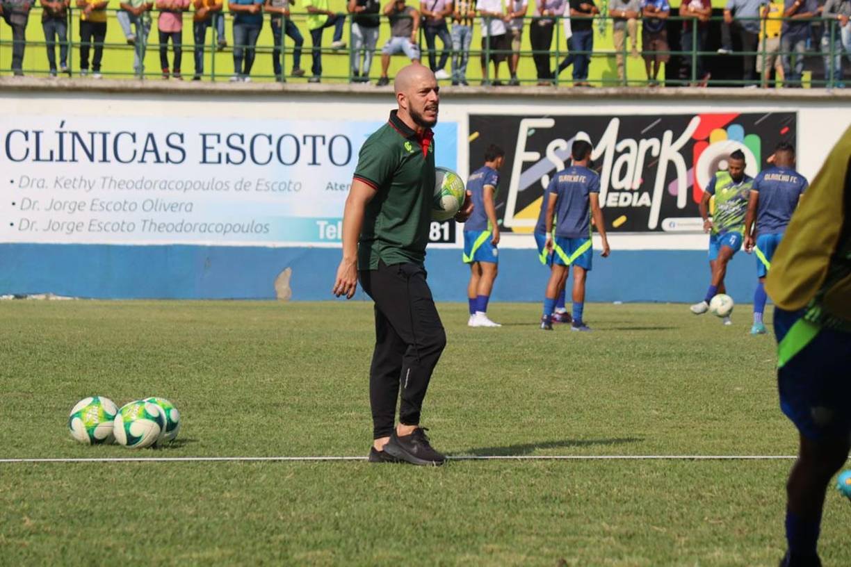 Mauro Nicolás De Giobbi - El preparador físico argentino no sigue más con el Olancho FC luego de seis meses desde su llegada al país hondureño. Hizo un gran trabajo con los Potros y ahora se marcha al Municipal de Guatemala.