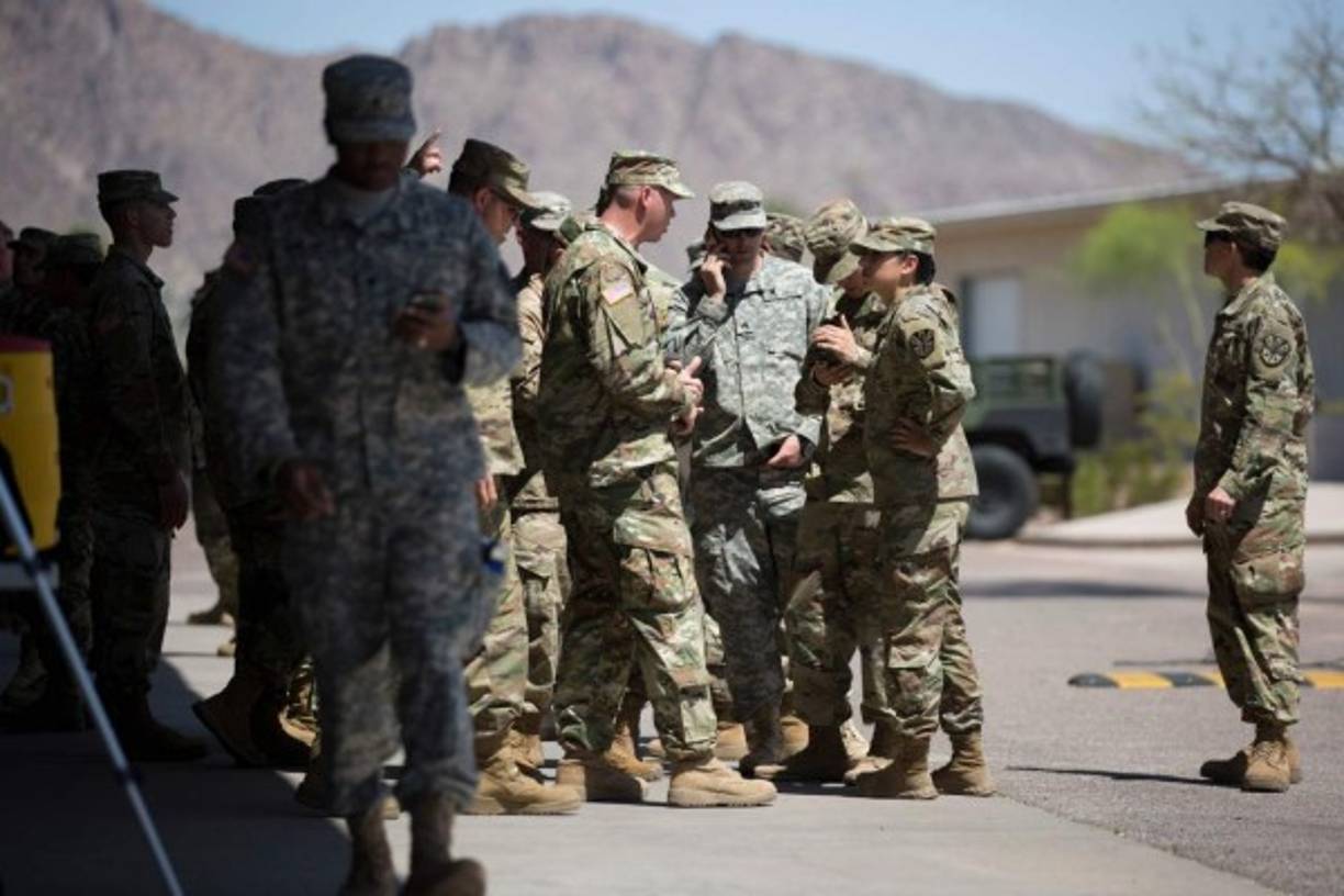 En total, Texas, Nuevo México y Arizona aportarán de inicio unos 1.600 soldados a la misión ordenada por Trump de apoyo militar a la Patrulla Fronteriza para combatir el aumento de inmigración irregular.