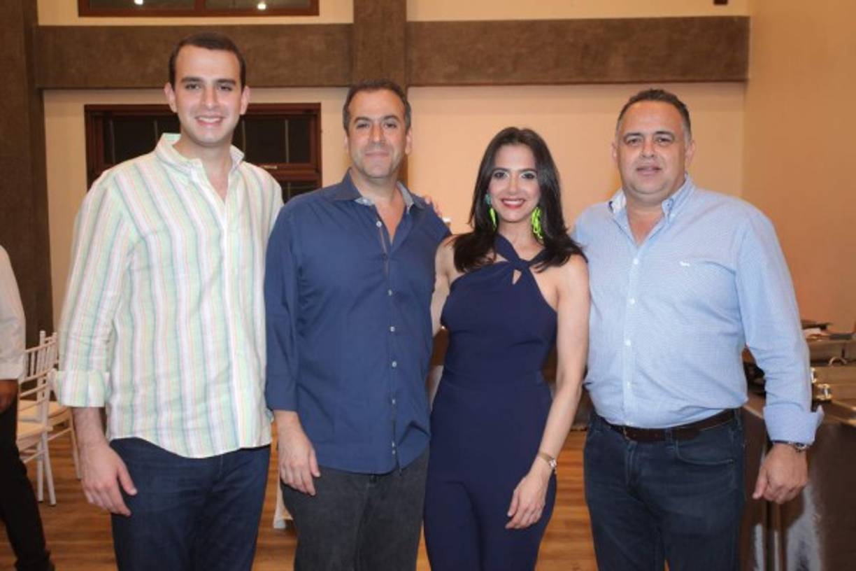 Marcelo, Gabriel y Fairuz Larach con Armando Calidonio.