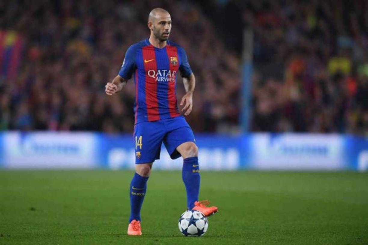 Bombazo en España. Javier Mascherano le ha informado a Messi según medios españoles que no seguirá en el Barcelona.