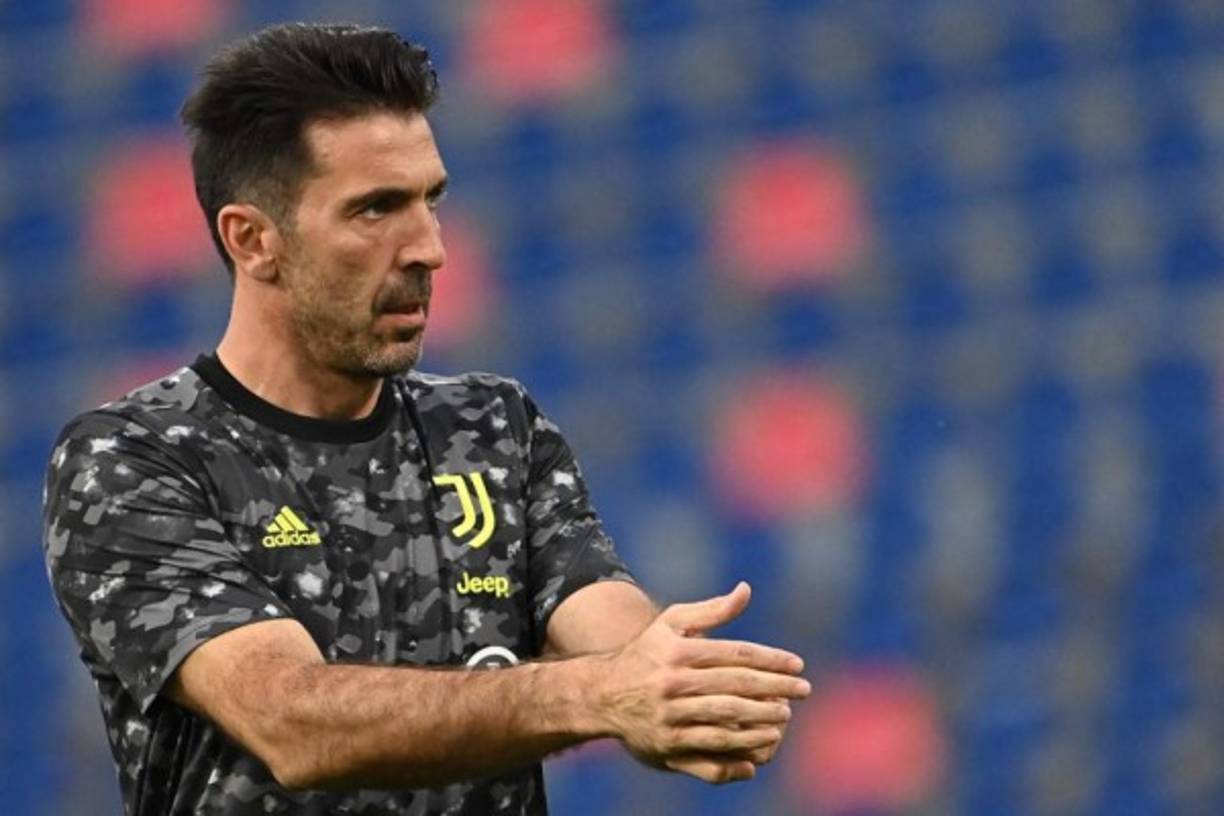 Buffon: A sus 43 años de edad, el portero italiano podría llegar al fútbol portugués ya que el Benfica se ha interesado en sus servicios. Foto AFP.