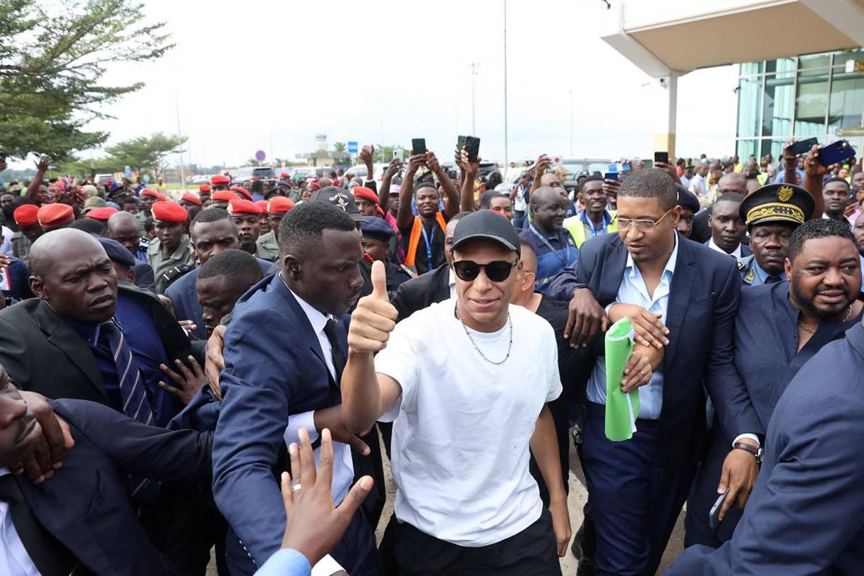 “Esto es una gran alegría para nosotros, para todos los que amamos el fútbol”, se entusiasmaba la joven de 18 años Armelle Ntsama.