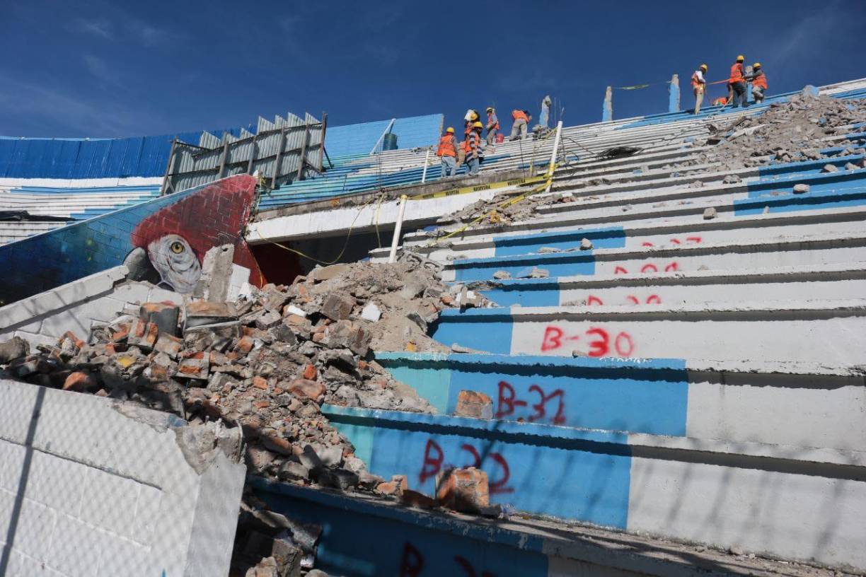 Son 12 las columnas afectadas y que están ubicadas en el sector de Sol Centro del estadio Nacional de Tegucigalpa. Ahí es donde se están realizando los trabajos.