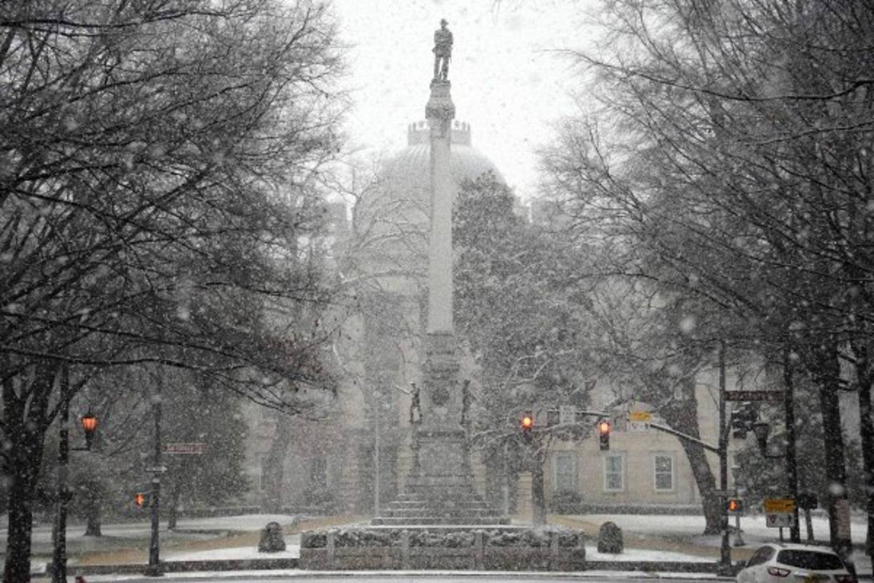 En Louisiana y Tennessee las temperaturas permanecerán por debajo de los 20 grados Fahrenheit. El frío gélido también afecta algunas zonas de Florida donde se prevé una importante caída de los termómetros.