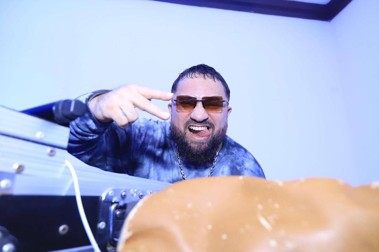 Dj Allanv fue el mandamás en los platos mezclando música bailable 