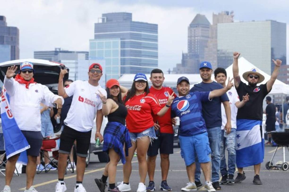 Desde horas muy tempranas los hondureños llegaron a Nueva Jersey para poner el ambiente en la previa del clásico Olimpia vs Motagua.
