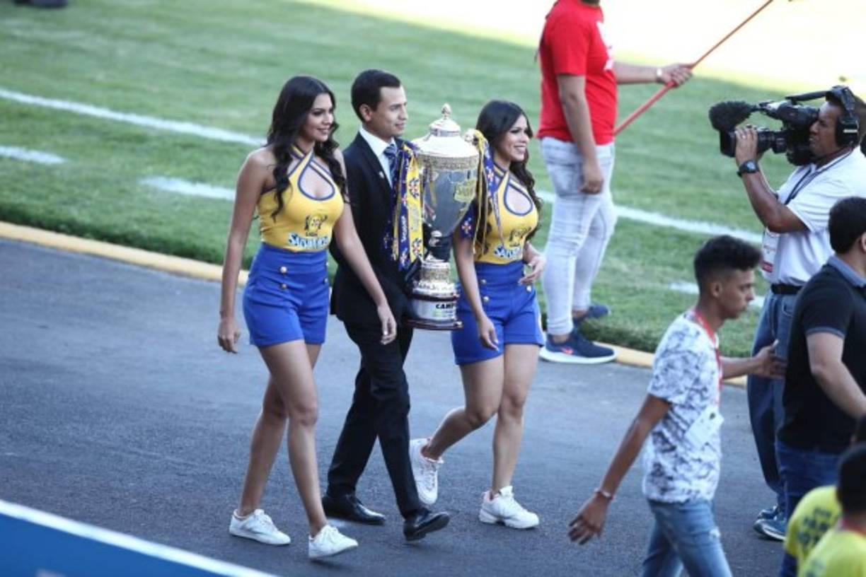 Así fue la entrada de la Copa SalvaVida al estadio Nacional.