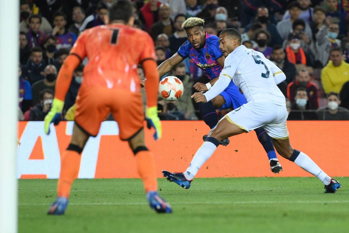 El centro de Adama Traoré que dio en la mano de Juan Jesus y que el árbitro, apoyado por el VAR, señaló como penal.