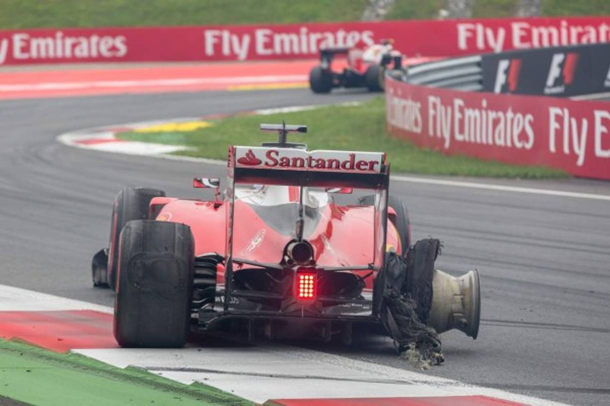 F1. La llanta se le explotó. El Ferrari de Sebastián Vettel le falló en una vuelta, su rueda trasera explotó y no terminó la etapa final del Gran Prix de Austria. Foto: AFP/Dominik Angerer