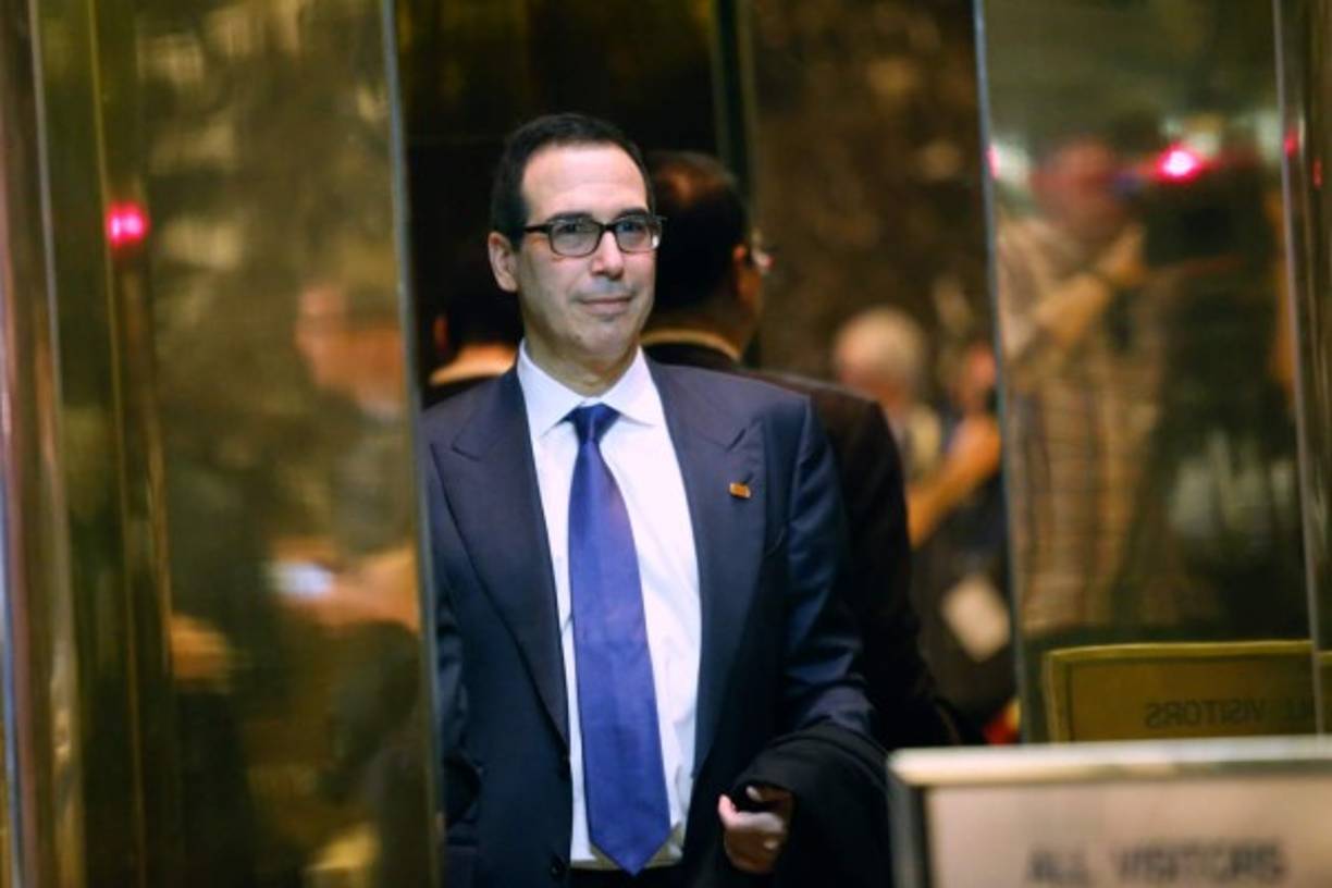 Tesoro: Steven Mnuchin, 53 años.<br/>Este veterano de Wall Street fue socio de Goldman Sachs, antes de lanzar un fondo de inversión respaldado por George Soros, partidario de los demócratas, y financiar producciones de Hollywood como 'Avatar' y 'Suicide Squad'.