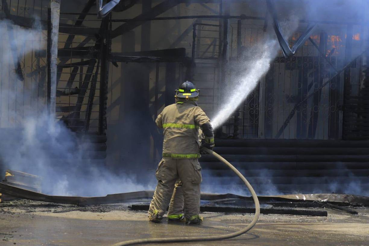 Dramático: llanto por el incendio de restaurante en San Pedro Sula