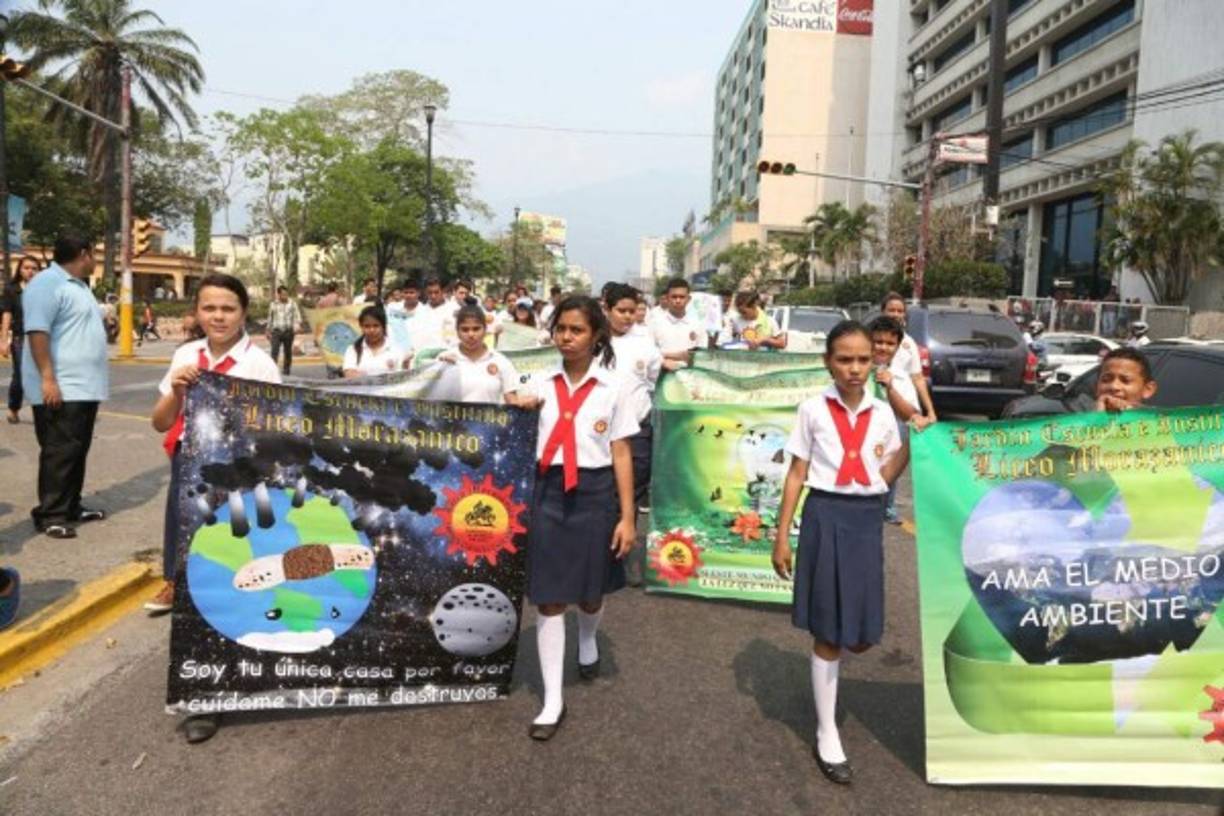 Estudiantes del Liceo Morazánico dieron muestra de su compromiso con el planeta.