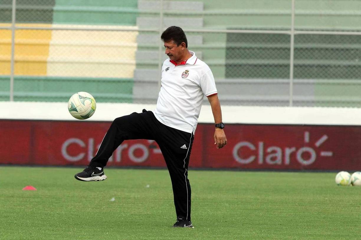 Así demostró Mauro Reyes su buen toque con el balón.