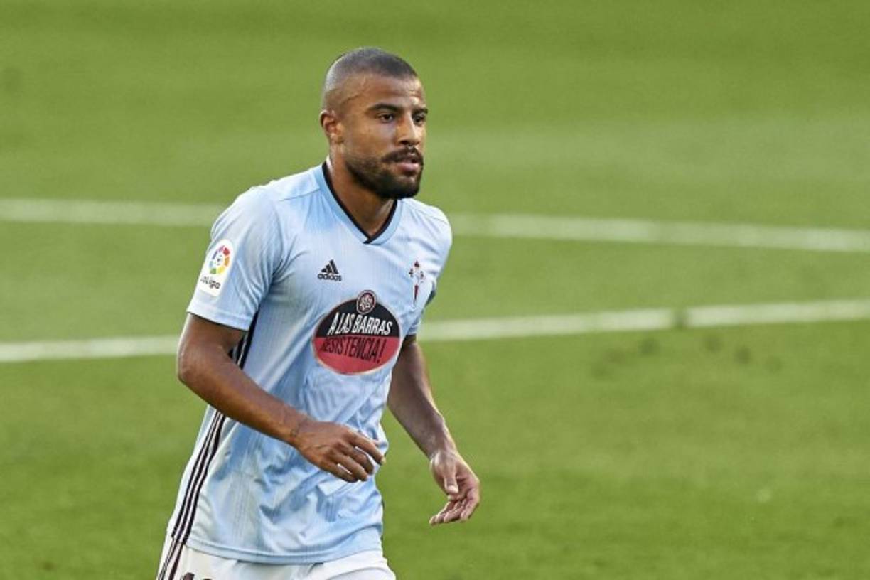 Rafinha ha recibido una importante una oferta desde China, pero no parece probable su marcha. El centrocampista, propiedad del Barcelona sigue esperando sin embargo la opción de ir Premier, donde Wolverhampton y Everton están muy interesados. El Shanghai Shenhua estaría dispuesto a pagar los 16 millones fijados por los blaugrana pero Rafinha no ve claro irse a China. Según informa Sport, tampoco continuará vinculado al Celta, donde ha estado cedido esta temporada.