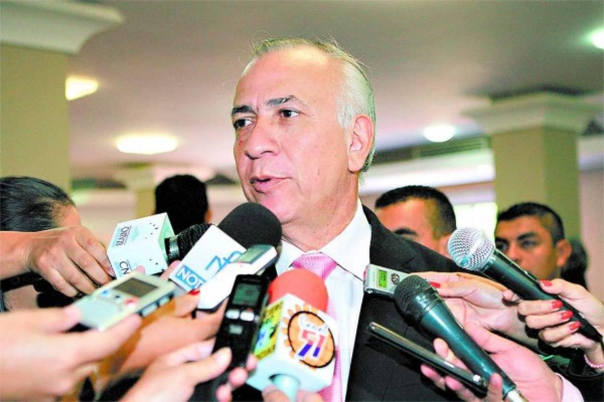 Según Oliva, la distribución de estos recursos, objeto de múltiples críticas, ocurrió bajo la administración del expresidente Juan Orlando Hernández.