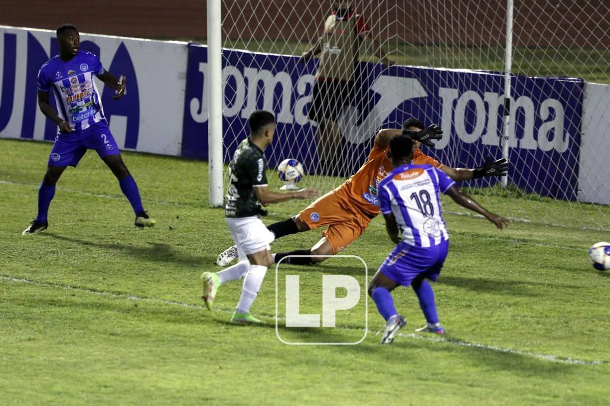 El disparo de Isaac Castillo para el 1-0 del Marathón contra el Victoria.