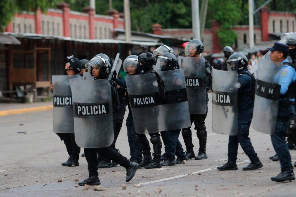 En la protesta también participaron estudiantes de las carreras técnicas en Terapia Funcional y Radiología.