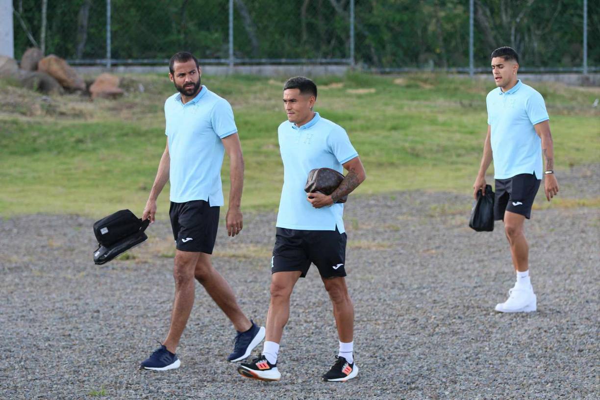 La llegada de Edrick Menjívar, Andy Najar y Luis Palma al centro de entrenamiento José Rafael Ferrari en Tegucigalpa. 